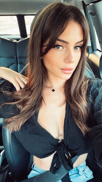 Bella_mnz