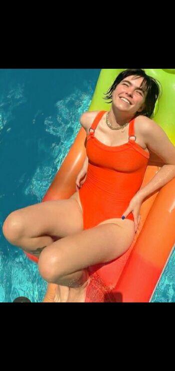 Benee Leaked Nude OnlyFans (Photo 5)