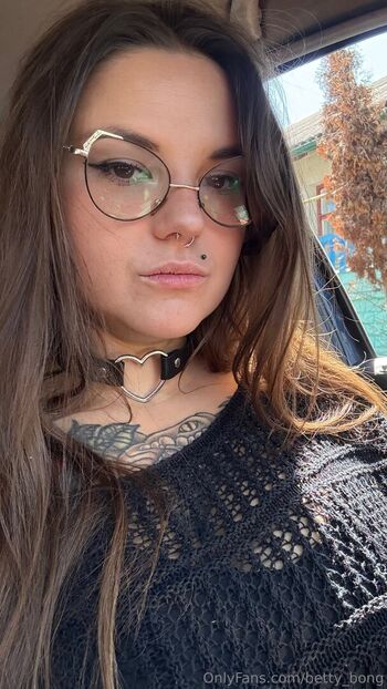 betty_bong