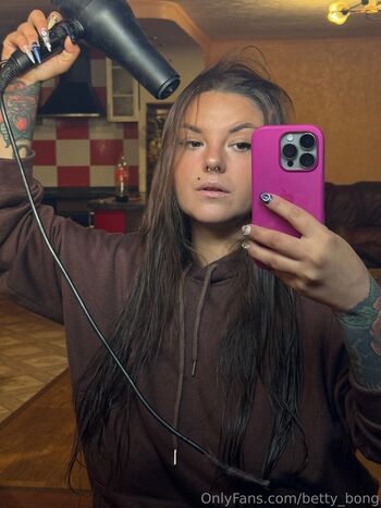 betty_bong