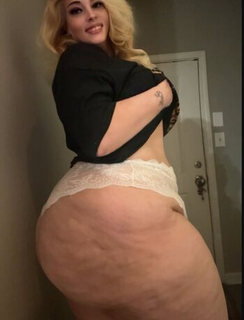 Bigbootybecky100 Leaked Nude OnlyFans (Photo 2)