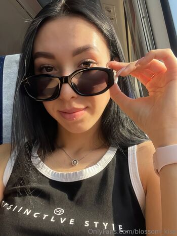 blossom_kiss Leaked Nude OnlyFans (Photo 22)