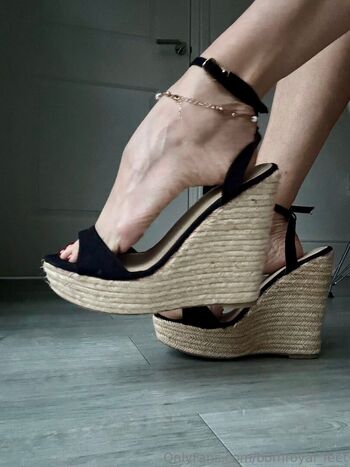 bornroyal_feet