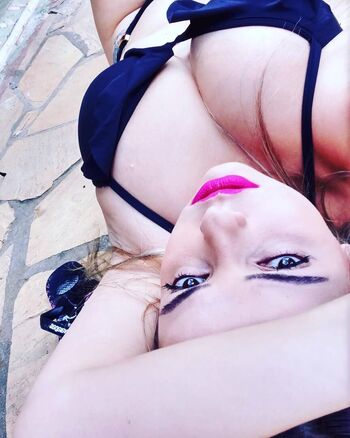 Bruna24536