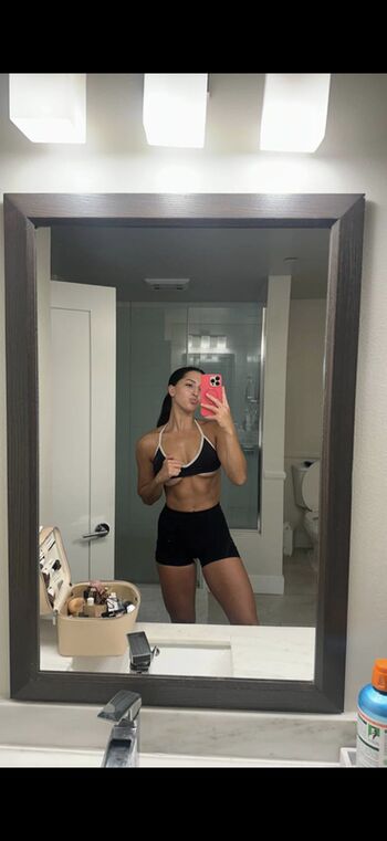 builtbybells Leaked Nude OnlyFans (Photo 4)