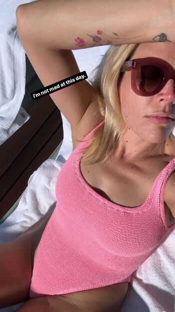 Busy Philipps Leaked Nude OnlyFans (Photo 9)