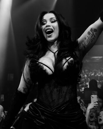 Cardi B Leaked Nude OnlyFans (Photo 260)