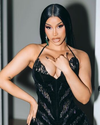 Cardi B Leaked Nude OnlyFans (Photo 285)