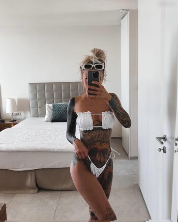 Carina_mthrfckr