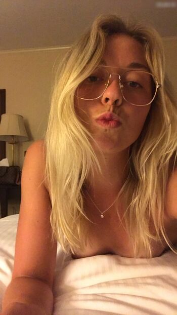 Carina Witthöft Leaked Nude OnlyFans (Photo 25)