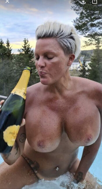 Caroline Öberg Leaked Nude OnlyFans (Photo 6)