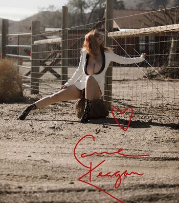 Carrie Keagen Leaked Nude OnlyFans (Photo 11)