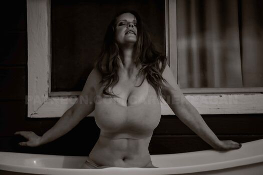 Carrie Keagen Leaked Nude OnlyFans (Photo 21)