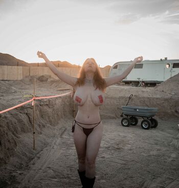 Carrie Keagen Leaked Nude OnlyFans (Photo 26)
