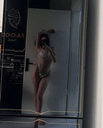 CER Leaked Nude OnlyFans (Photo 3)