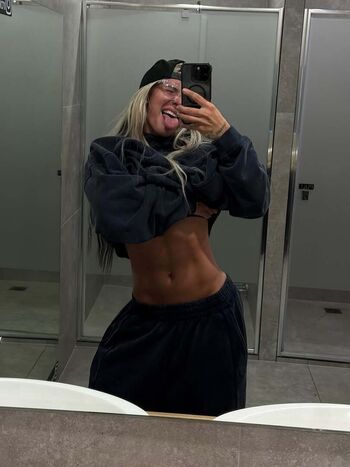 Charlotte Chant Leaked Nude OnlyFans (Photo 3)