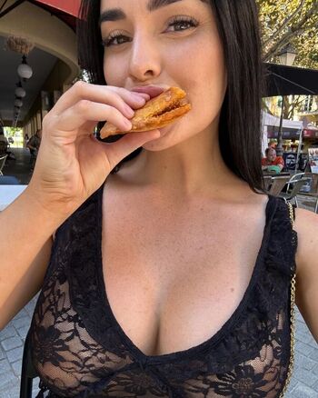 Charlotte Holt