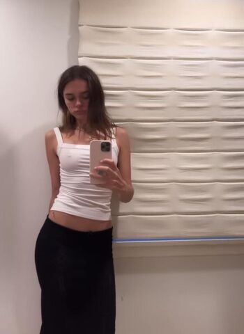 Charlotte Lawrence Leaked Nude OnlyFans (Photo 212)
