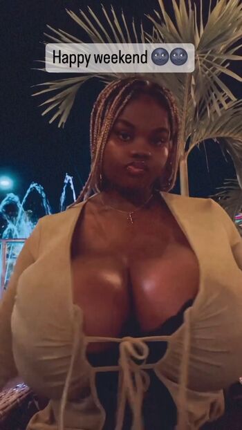 Chioma Lovv Leaked Nude OnlyFans (Photo 138)