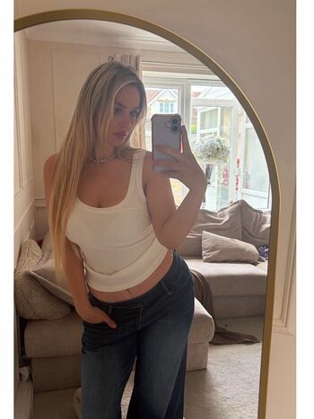 Chlo David