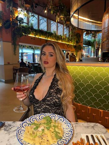 Chlo David