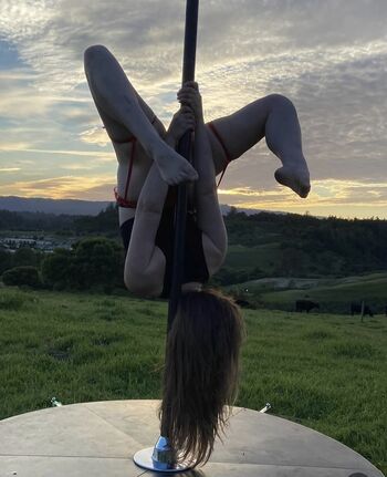 Chlobunz Leaked Nude OnlyFans (Photo 1)