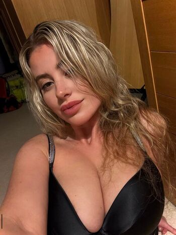 chloeayling