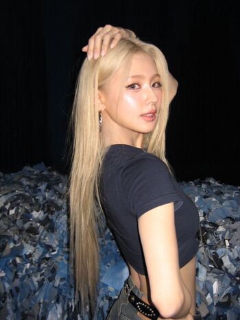 Cho Mi-yeon (Miyeon) - i-dle [(G)I-dle] Leaked Nude OnlyFans (Photo 6)