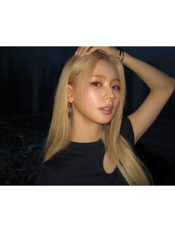 Cho Mi-yeon (Miyeon) - i-dle [(G)I-dle] Leaked Nude OnlyFans (Photo 9)