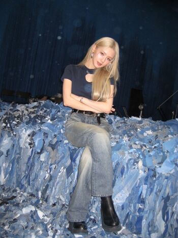 Cho Mi-yeon (Miyeon) - i-dle [(G)I-dle] Leaked Nude OnlyFans (Photo 11)