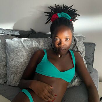Clara Moneke Leaked Nude OnlyFans (Photo 6)