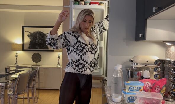 Clean With Me Leaked Nude OnlyFans (Photo 4)