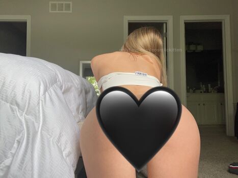 cosmiickitten Leaked Nude OnlyFans (Photo 11)