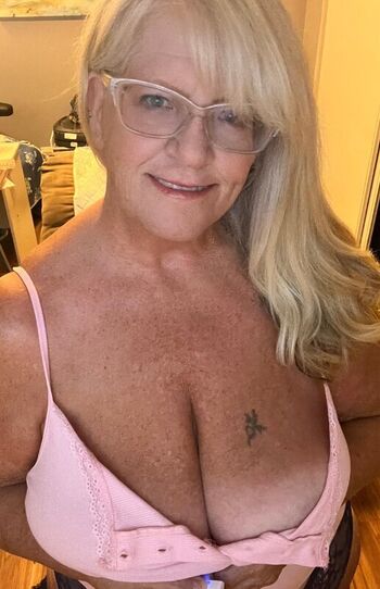 CurvyCarolina Leaked Nude OnlyFans (Photo 1)