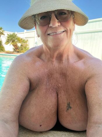 CurvyCarolina Leaked Nude OnlyFans (Photo 2)