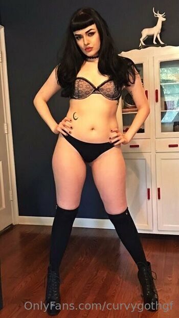 curvygothgf Leaked Nude OnlyFans (Photo 15)