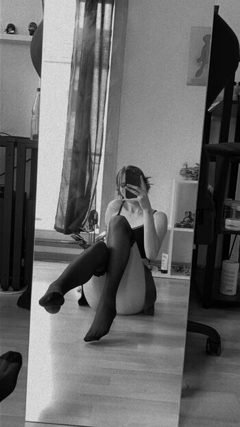 cuteeromana Leaked Nude OnlyFans (Photo 4)