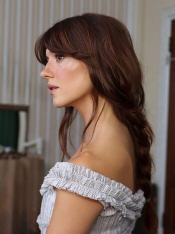 Daisy Edgar Jones