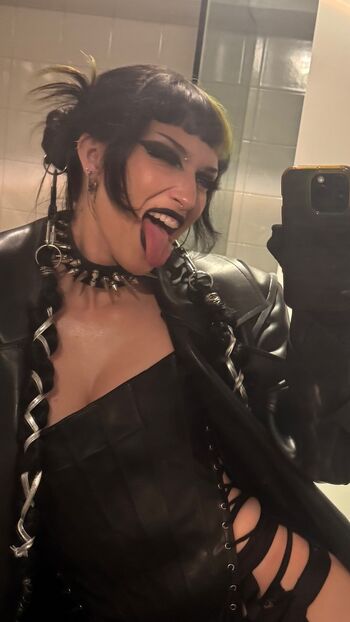 Dani Thorne