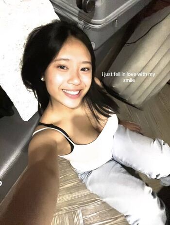 Daphnelowkey Leaked Nude OnlyFans (Photo 5)