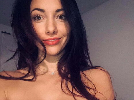 Delphine Wespiser Leaked Nude OnlyFans (Photo 5)