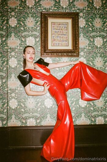 dominatrixiris