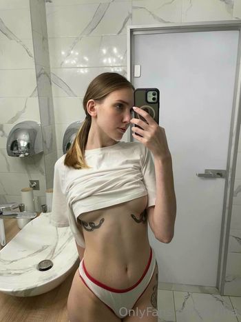 e.lina Leaked Nude OnlyFans (Photo 24)