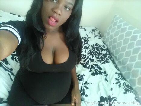 ebonyashley_