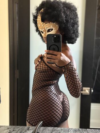 ebonybutts