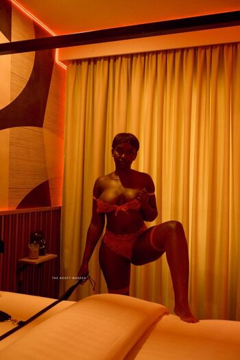 Ebonymakena Leaked Nude OnlyFans (Photo 1)