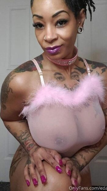 Edaqueenbee Leaked Nude OnlyFans (Photo 1)