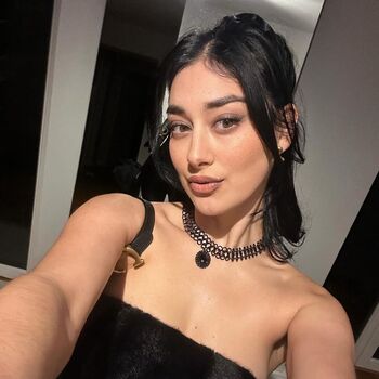 Elif Demirezer