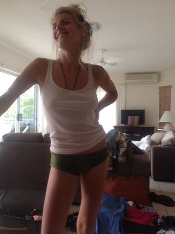 Eliza Coupe Leaked Nude OnlyFans (Photo 3)
