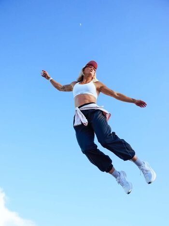 Elizabeth Clay Leaked Nude OnlyFans (Photo 19)